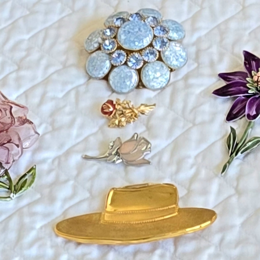 FASHION JEWELRY - Vintage Brooches and Pins